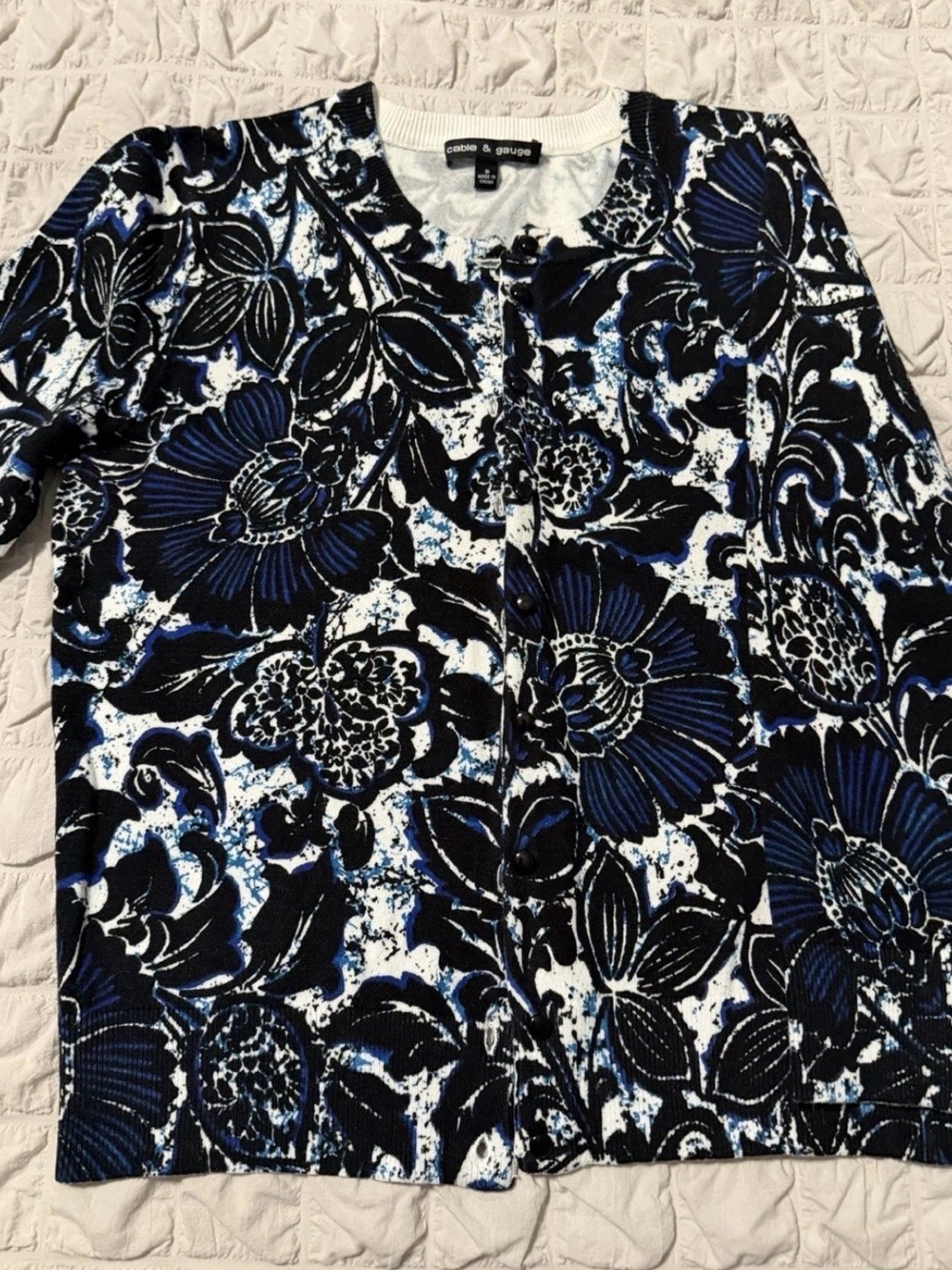 Cable & Gauge Blue Floral Crewneck Cardigan - Blue/Black/White Small